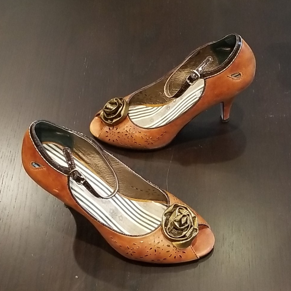 Bobbi Blu, womans size 8M heel